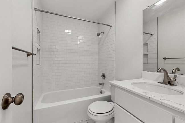 Building Photo - 7209 Shadywood Dr