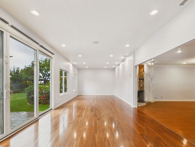 Building Photo - Immaculate Menlo Park house for rent now! $9,100