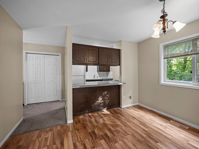 Building Photo - 3 Bedroom Golden Valley Home