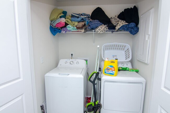 Building Photo - Beautiful home in quiet neighborhood