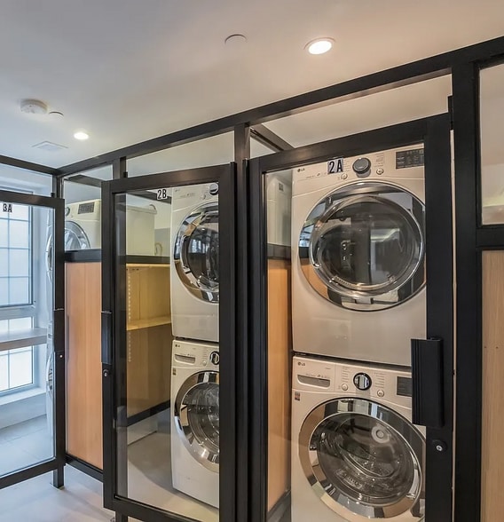 Building Photo - 21 N Henry St