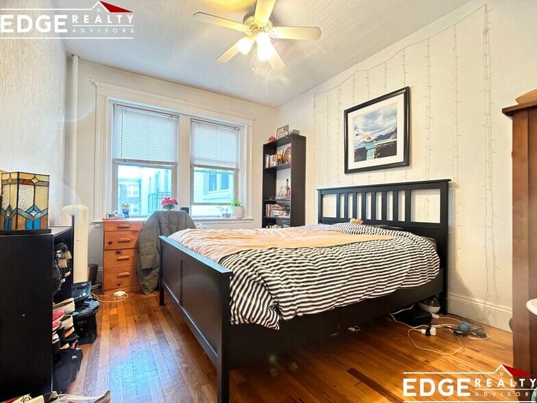 Building Photo - 225 Kelton St