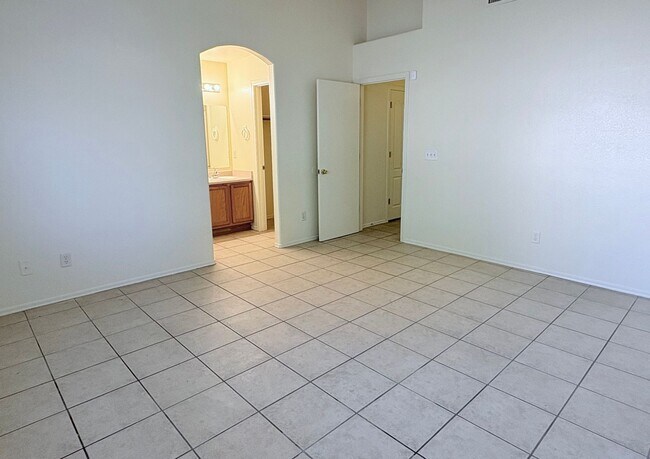 Building Photo - 3 bed/2 bath home on the north west side with garage and fenced yard