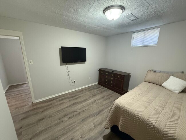 Building Photo - 207 Wheaton Ct