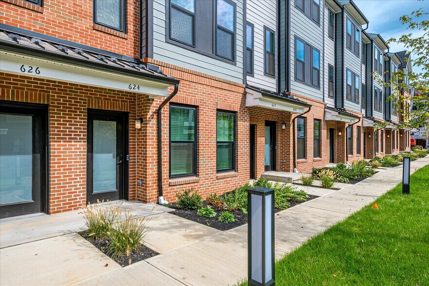 Building Photo - 624 Sadie Cir