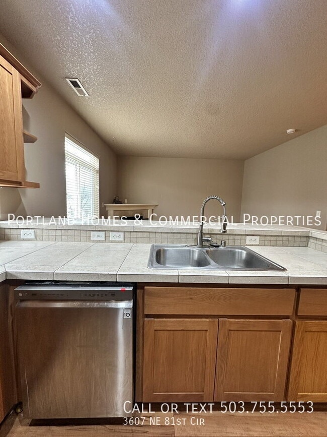 Building Photo - 3607 NE 81st Cir