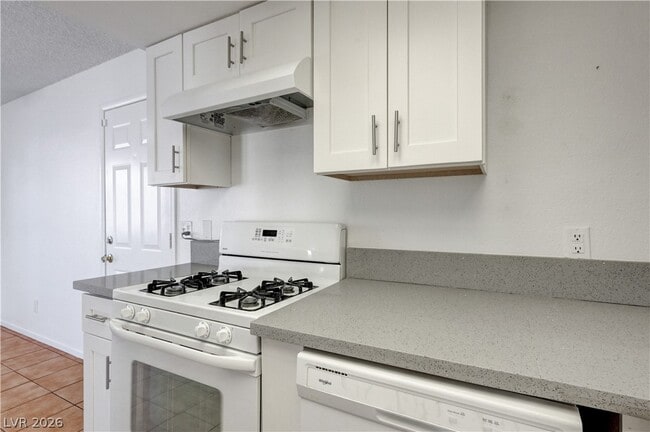 Building Photo - 707 Honeybee Ct