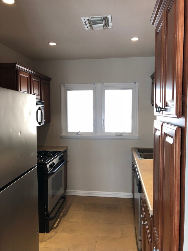 Building Photo - 1013 N La Jolla Ave