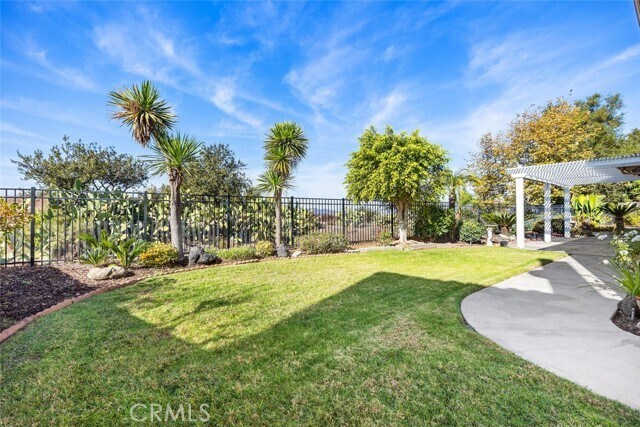 Building Photo - 2 Crystalglen