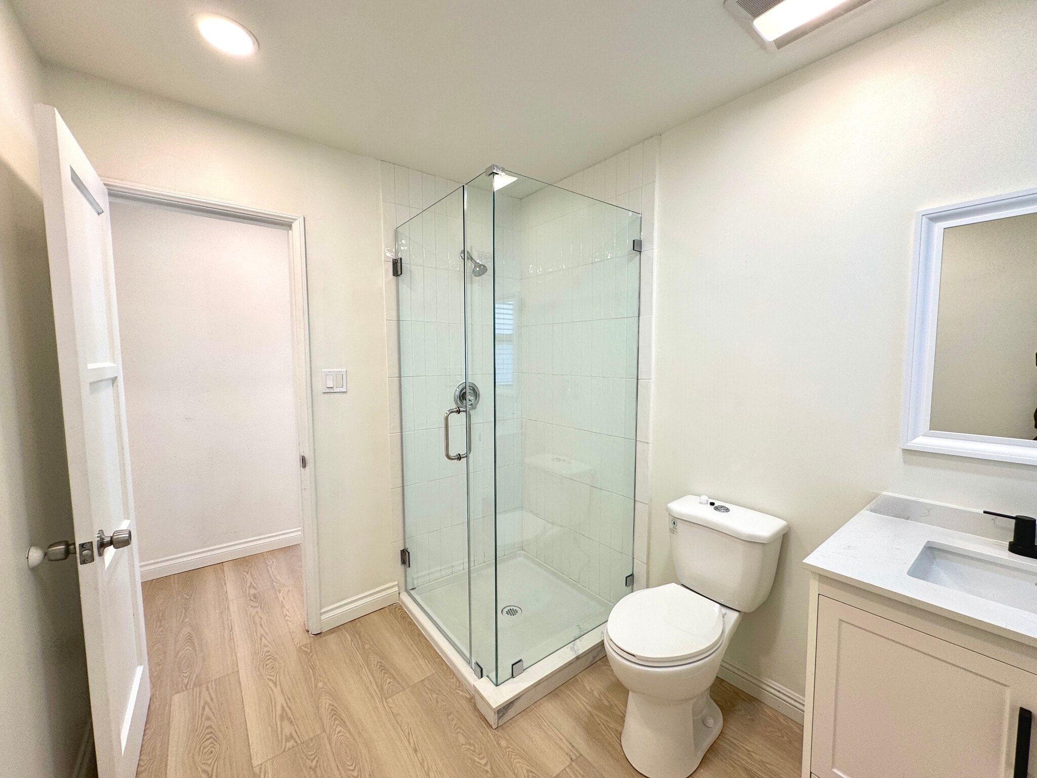 Bathroom Unit B - 11720 Utah Ave