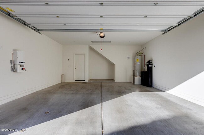 Building Photo - 4770 E Tierra Buena Ln
