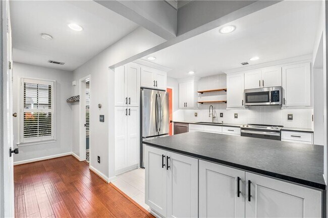 Building Photo - 2751 Farmstead Rd