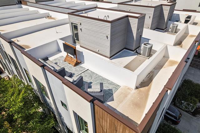 Building Photo - 2222 Moser Ave