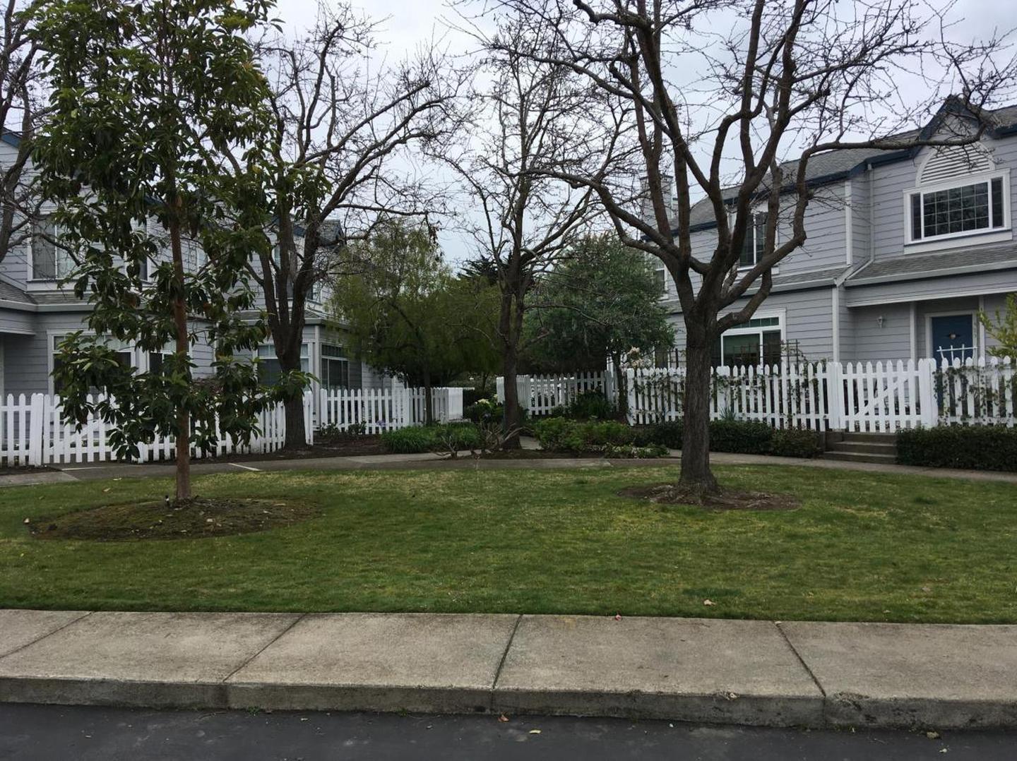 Building Photo - Prime Location Richmond Marina Townhouse