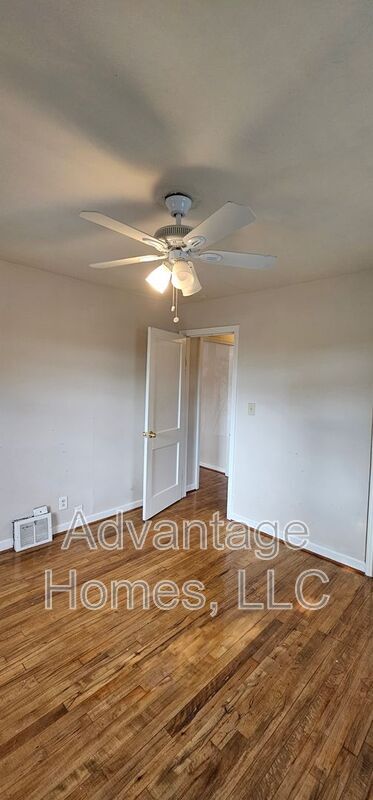 Building Photo - 4504 Terrace St