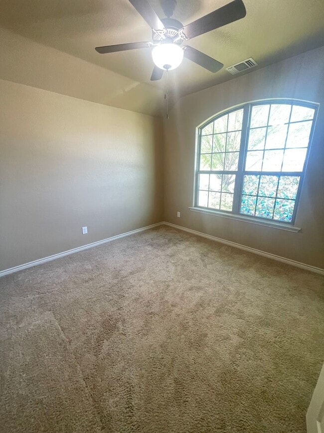 Building Photo - Large Family Home in Desert Ridge