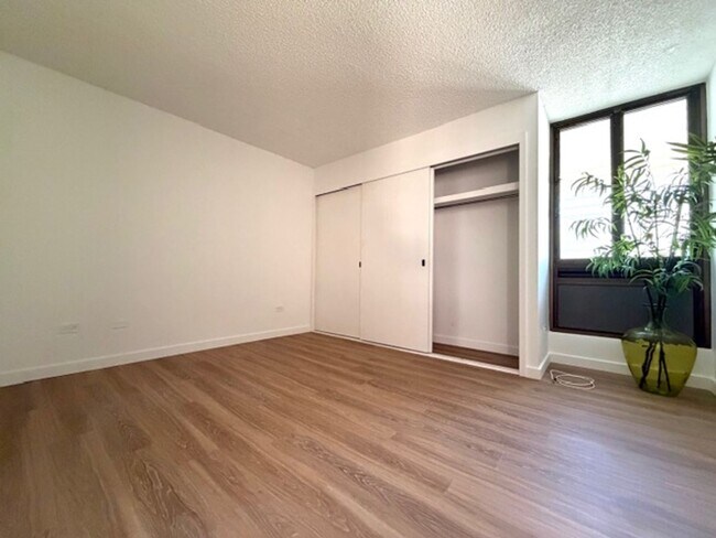 Building Photo - 1 Bedroom, 1 Bathroom, 1 Parking (Mauna Luan Hawaii Kai)