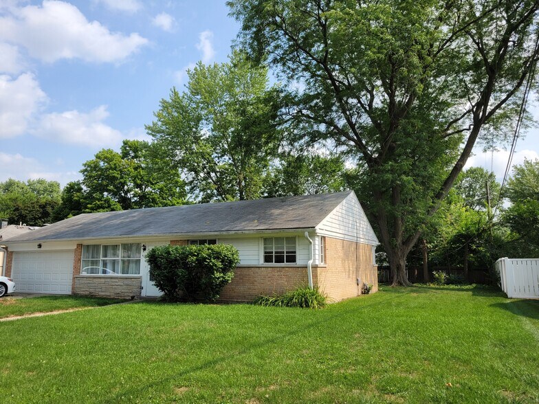 Building Photo - 4011 Buckingham Dr