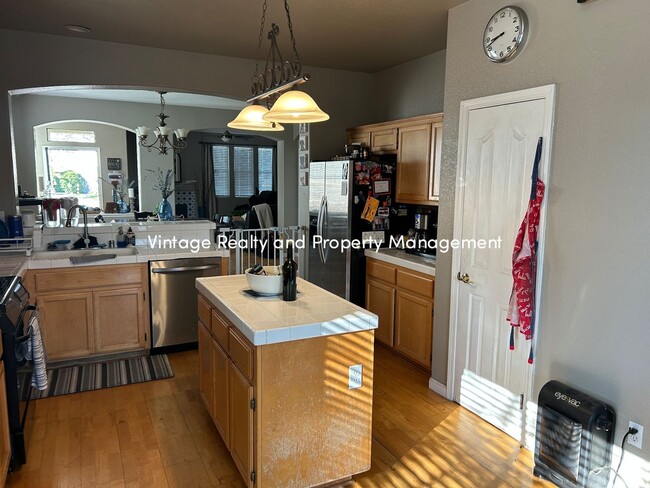 Building Photo - Charming Single-Story 3 Bedroom Home In South Natomas!!!