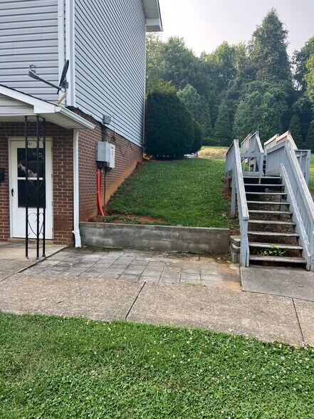 Building Photo - 301 Cypress St