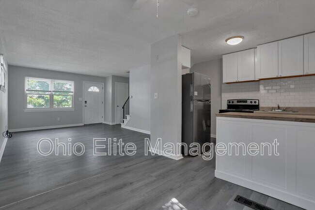 Building Photo - 900 Racine Ave