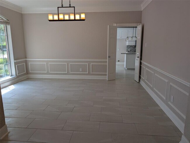 Building Photo - 3323 Scenic Elm St