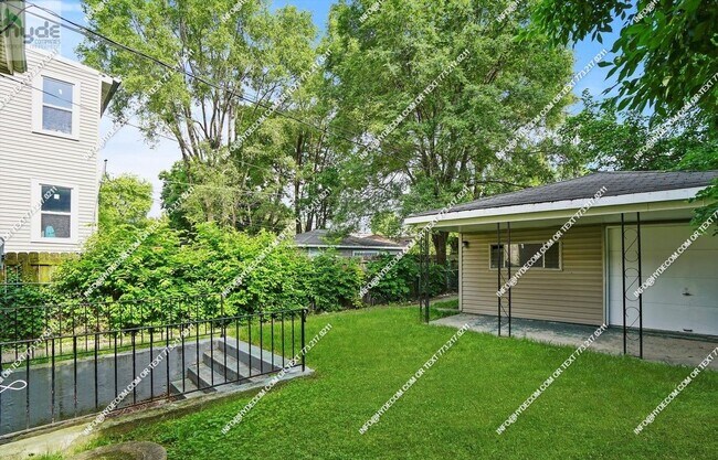 Building Photo - 524 E 89th Pl