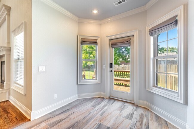 Building Photo - 4103 SE 3rd St