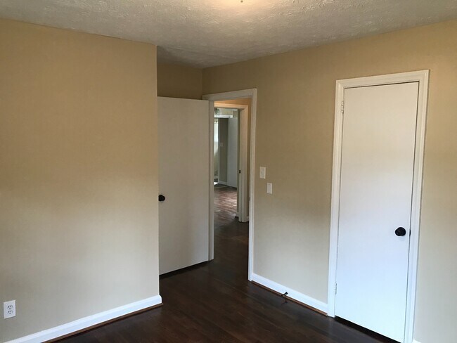 Building Photo - **ON HOLD**3 or 4 Bedroom / 1.5 Bathroom Home for Rent in Columbus, GA