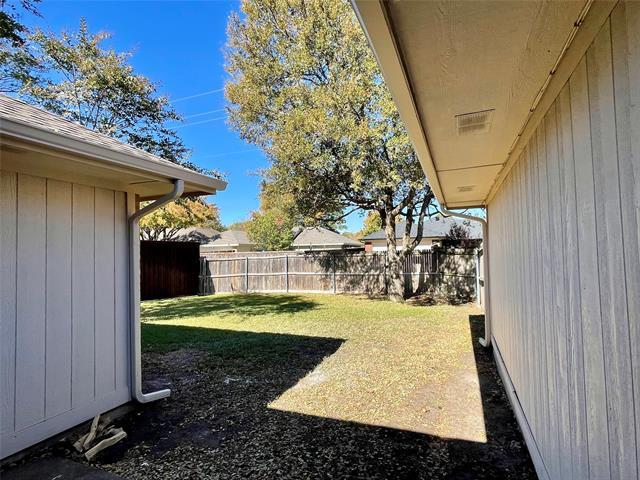 Building Photo - 1415 Woodmont Dr