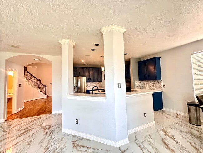 Building Photo - 2819 Lake Shore Harbour Dr