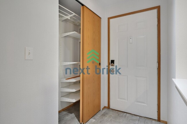 Building Photo - 2 Bedroom, 2 Bathroom Condominium Available for Rent