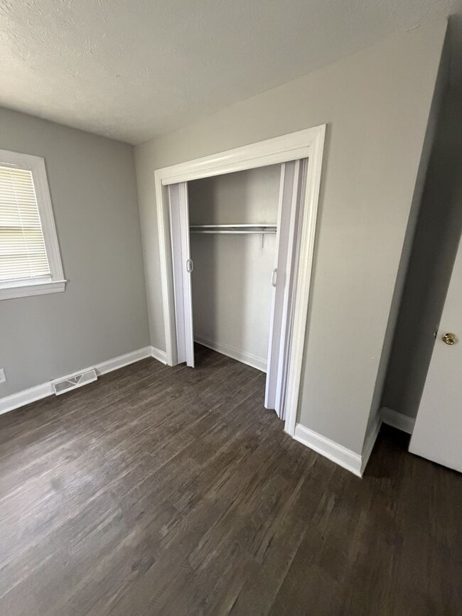 Building Photo - Nice 2BR/1Ba house