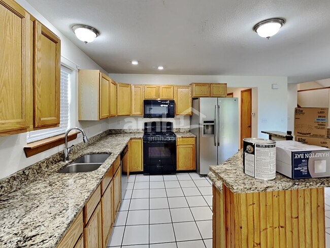 Building Photo - 522 N 8th Ct