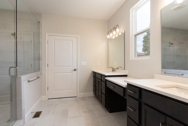 Building Photo - 5852 Stillwater Ln