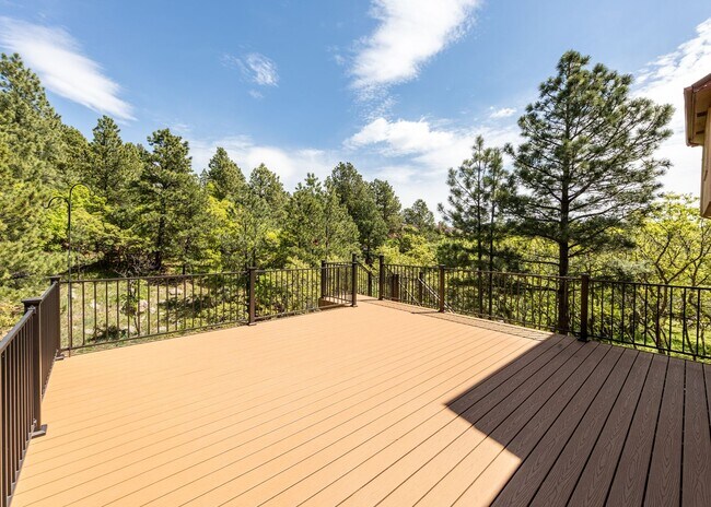Building Photo - *COMING SOON* 5 Bedroom Broadmoor Beauty A...