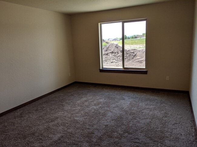 Building Photo - 4 Bed 2 Bath Rancher in Post Falls