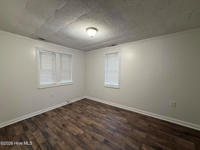 Building Photo - 235 N Pecan St