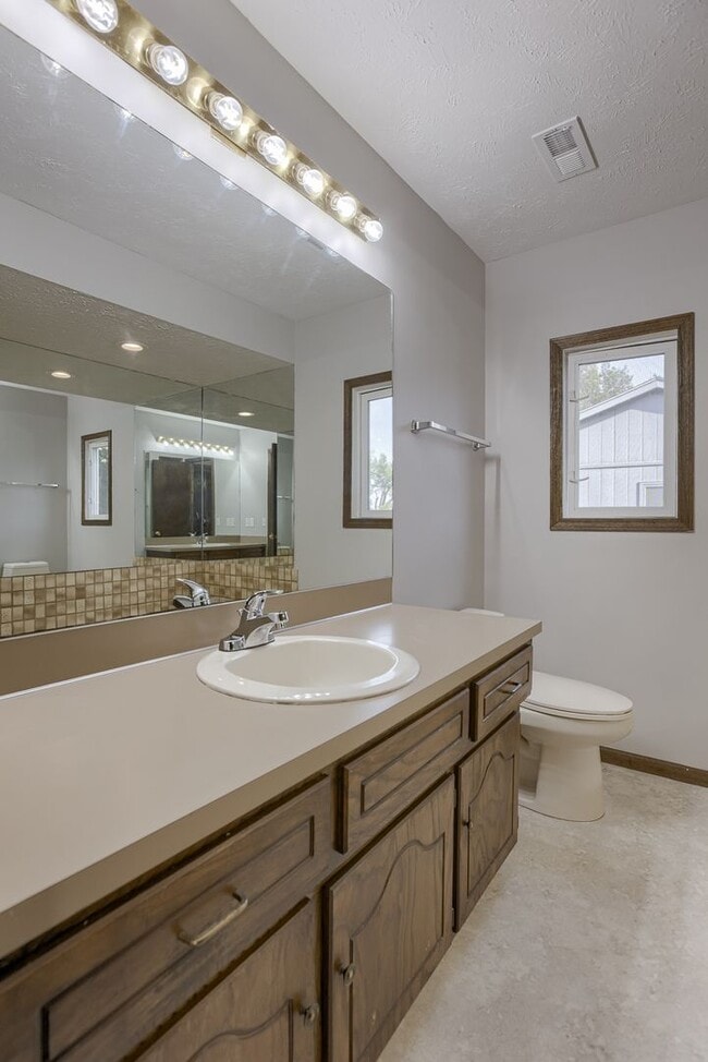 Building Photo - 15102 Normandy Blvd