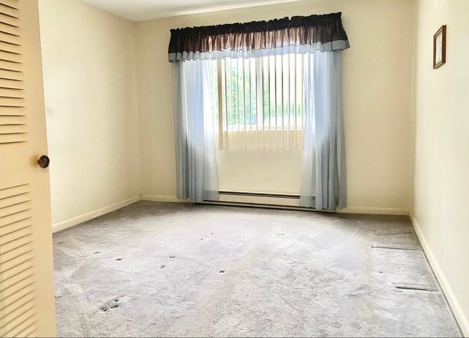 First bedroom, looking at the window - 2108 Phillips Rd