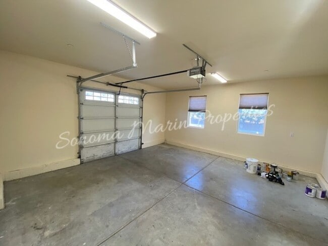 Building Photo - ~ Country Home ~ 2 Bedrooms & 2 Full Bathrooms with Attached Garage ~ Gated Community