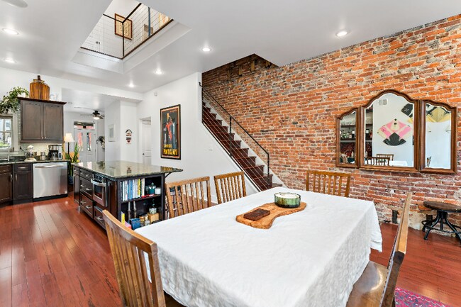 Building Photo - 254 38th St