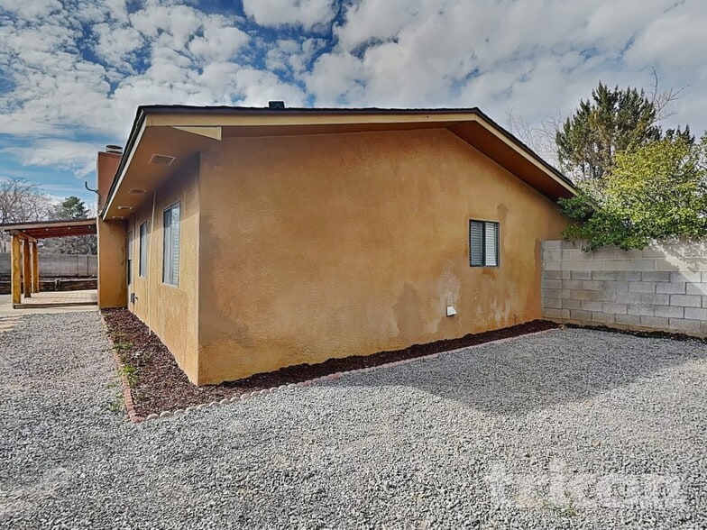 Building Photo - 8712 Plymouth Rock Rd NE