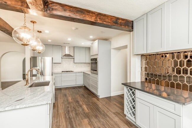 Building Photo - 118 N Caldwood Dr