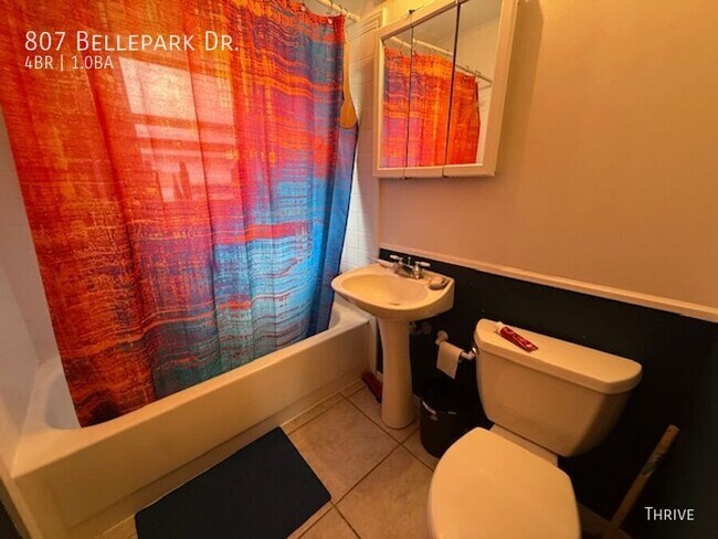 Building Photo - 807 Bellepark Dr