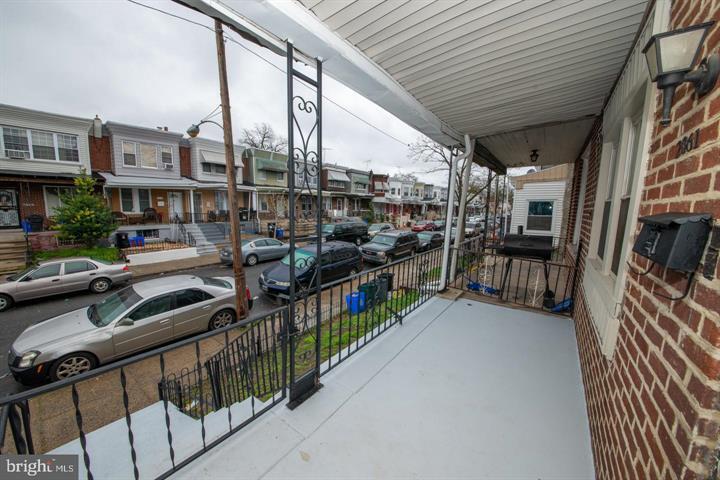 Building Photo - 2061 Wilmot St
