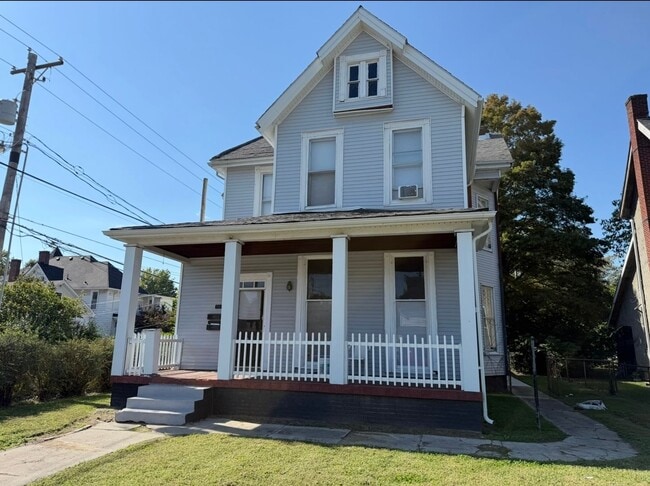 Building Photo - 931 SE 8th St