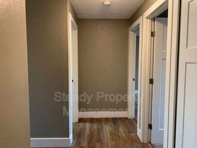 Building Photo - 1822 S 95th St