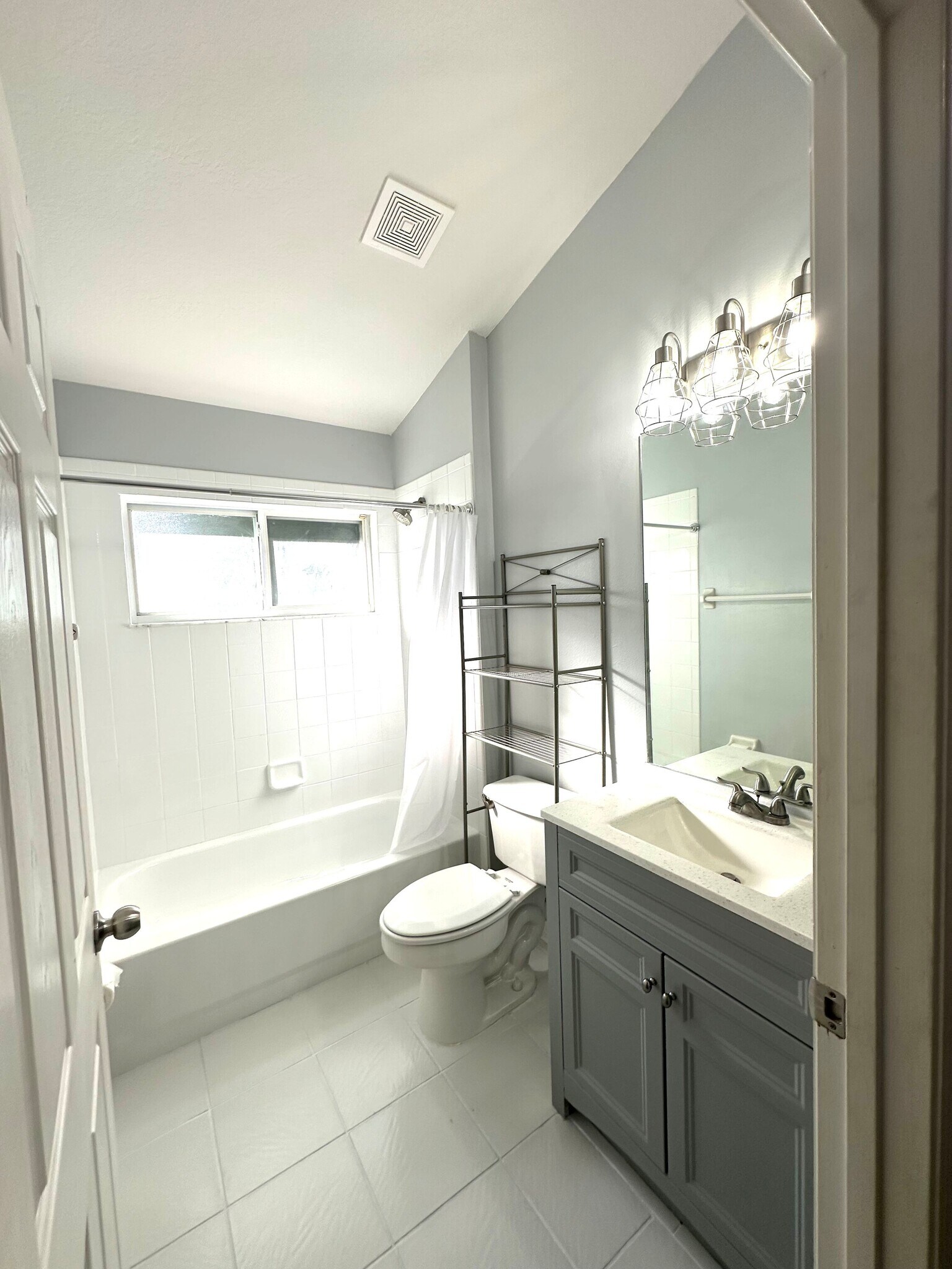 Building Photo - 10209 Rivers Trail Dr