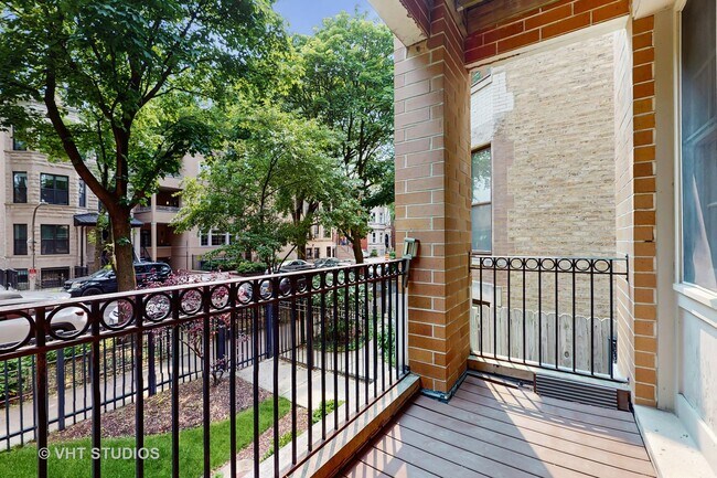 Building Photo - 708 W Aldine Ave